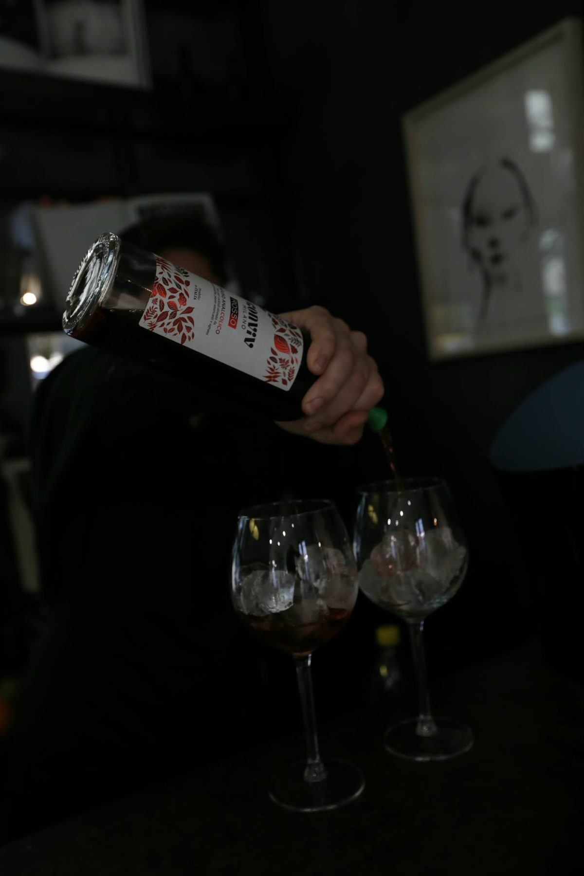 Aperitivo analcolico servito al bar di un evento